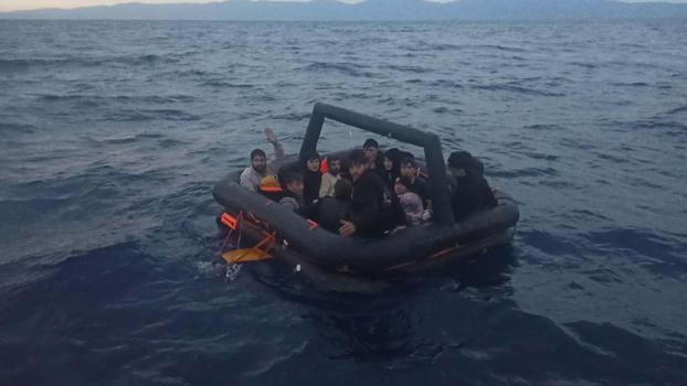 Kuşadası açıklarında 5'i çocuk 15 düzensiz göçmen kurtarıldı
