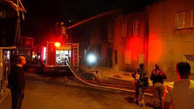İzmir’de tekstil atölyesinde yangın; çevredeki binalarda oturanlar tahliye edildi