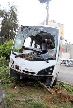 Antalya'da servis midibüsü devrildi; 19 yaralı
