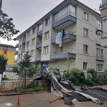 Ankara'da fırtına ve sağanak hayatı olumsuz etkiledi (2)
