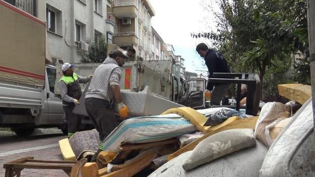İstanbul- Avcılar'da kiracılara kızan ev sahibi eşyaları balkondan attı