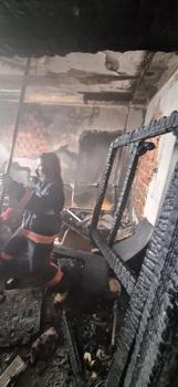 Mardin'de evde yangını: 2'si bebek 7 kişi dumandan etkilendi