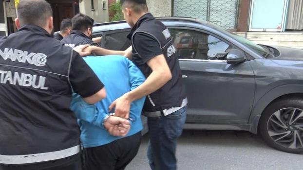 İstanbul-Avcılar'da polis baskınını fark eden iki şüpheli uyuşturucu imalathanesini ateşe verdi