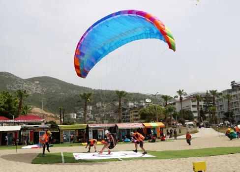Yamaç Paraşütü Dünya Kupası Alanya'da başladı