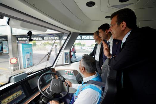 İstanbul- İmamoğlu elektrikli metrobüsün test sürüşüne katıldı