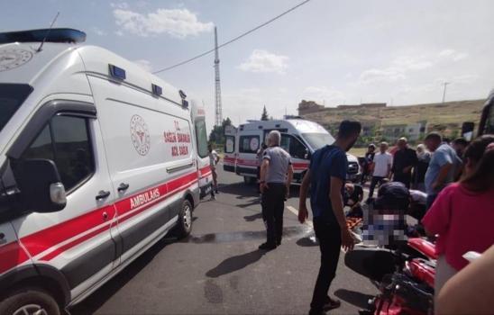 Mardin'de minibüs ile motosiklet çarpıştı: 2  ağır yaralı