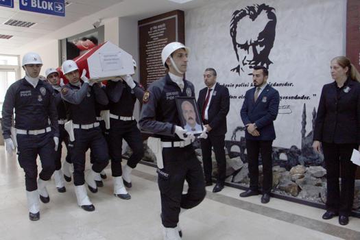 Edirne'de yaşamını yitiren polis memeru, törenle son yolculuğuna uğurlandı