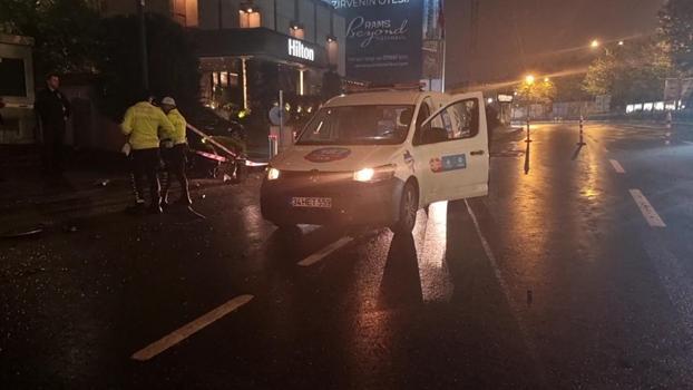 İstanbul - Sarıyer'de doğalgaz kutusuna çarpan otomobil takla attı: 2 yaralı