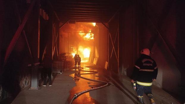 Kahramanmaraş’ta mobilya fabrikasında yangın; 3,5 saatte söndürüldü