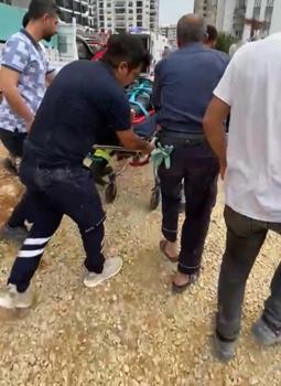 Mersin'de kuyuya düşen işçi yaralandı