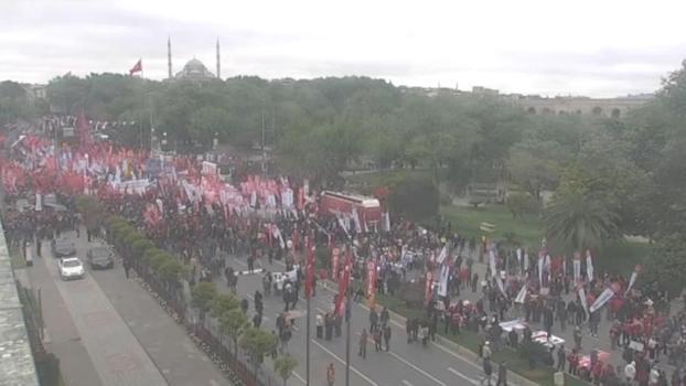 İstanbul - Saraçhane'de toplanan kalabalığın yüksekten görüntüleri
