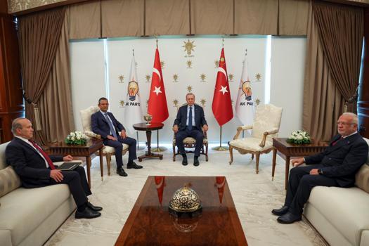 Cumhurbaşkanı Erdoğan, Özgür Özel ile bir araya geldi / Ek fotoğraflar
