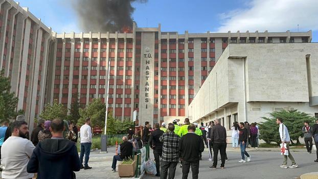 Trakya Üniversitesi Tıp Fakültesi Hastanesi çatısında yangın