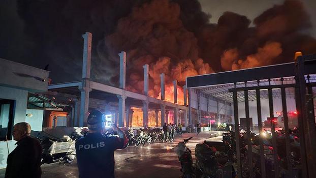 Adana'da motosiklet fabrikasında yangın kontrol altına alındı