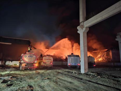 Adana'da motosiklet fabrikasında yangın (2)