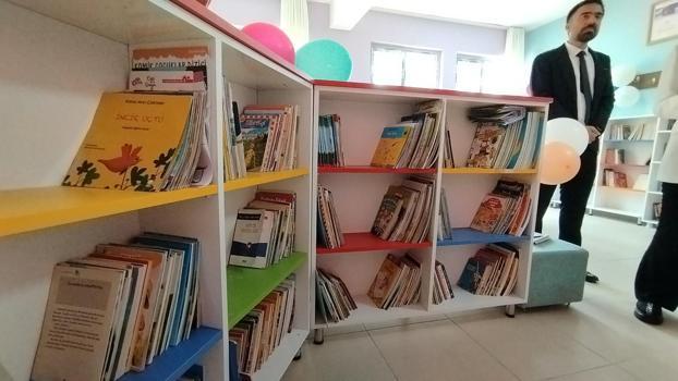 Suriye sınırındaki okula İzmir’den kitap bağışı