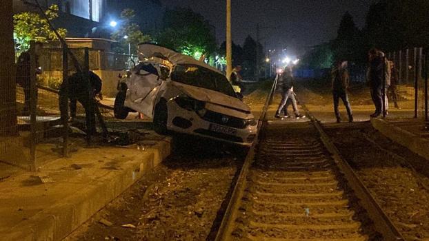 Kayseri'de, yolcu treninin hemzemin geçitte çarptığı otomobilin sürücüsü yaralandı