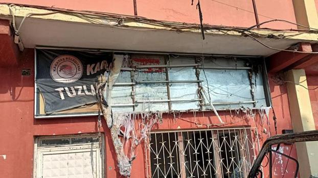 Adana'da, belediye hizmet binasına saldırı; 2 araç kundaklandı