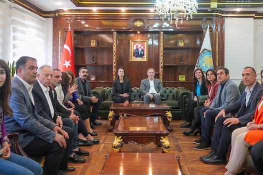 DEM Parti eş genel başkanlarından Diyarbakır Büyükşehir Belediyesi’ne ziyaret