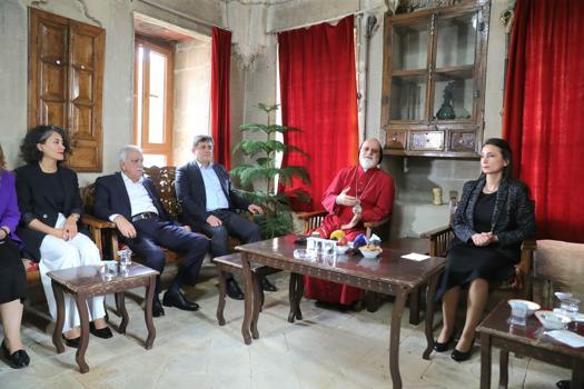 DEM Parti eş genel başkanlarından Diyarbakır Büyükşehir Belediyesi’ne ziyaret (2)