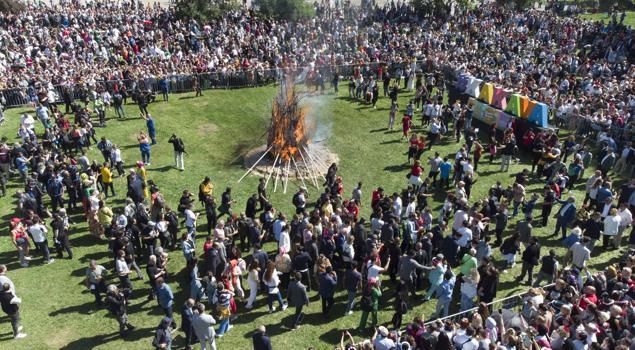Edirne'de Kakava ateşi binlerce kişinin katımıyla yakıldı