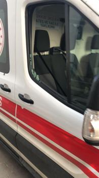 Ambulansa kürekle saldırı; hamile sağlık çalışanı cam parçaları ile yaralandı
