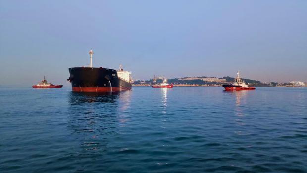 İstanbul- İstanbul Haydarpaşa açıklarında yük gemisi karaya oturdu, boğaz trafiği askıya alındı