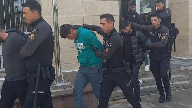 Konya'da havaya ateş açan, çeşitli suçlardan kaydı olan Suriye uyruklu 4 kişi sınır dışı kararı