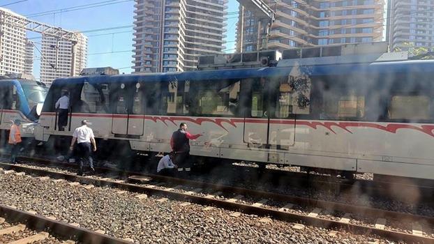 İzmir'de yolcu treni vagonunun tekeri raydan çıktı; yolcular tahliye edildi