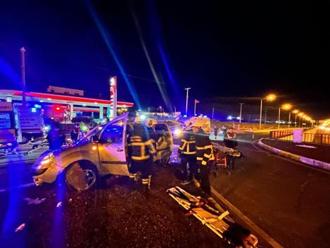 Mardin'de devrilen hafif ticari araçtaki 4 kişi yaralandı