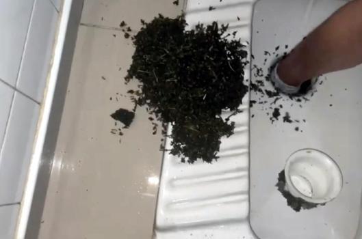 Tuvalet deliğinden uyuşturucu çıktı: 6 tutuklama