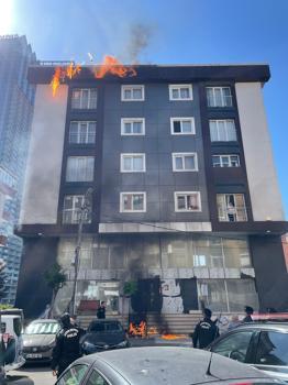 İstanbul- Şişli'de anlaştığı müteahhitten daireleri alamayınca binayı yakmaya çalıştı