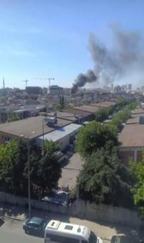 İstanbul-Başakşehir'de inşaat işçilerinin kaldığı konteynerlerde yangın