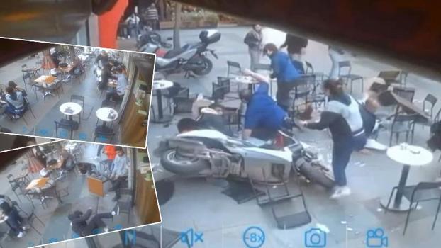 Fatih'te motosiklet kafede oturanların arasına daldı: 4 yaralı