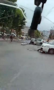İstanbul- Kartal'da kamyonet iki otomobile çarptı: 1 yaralı