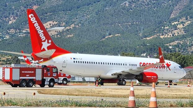 Gazipaşa'da yolcu uçağının inişte ön lastiği patladı; 190 kişi tahliye edildi/ Ek fotoğraf