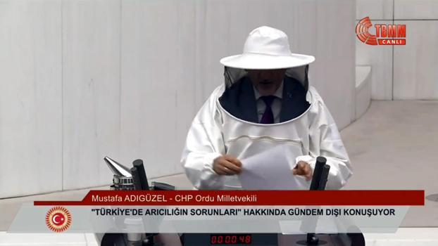 CHP'li Adıgüzel, arıcı kıyafeti giyip arıcıların sorunlarına dikkat çekti
