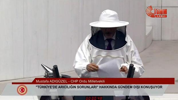 CHP'li Adıgüzel, arıcı kıyafeti giyip arıcıların sorunlarına dikkat çekti
