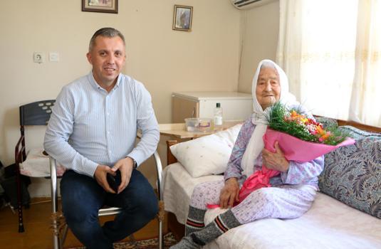 101 yaşındaki kadına Anneler Günü ziyareti