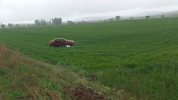 Sivas’ta otomobil şarampole devrildi: 2 ölü, 5 yaralı