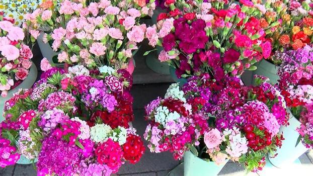 Anneler Günü’nde çiçekçiler müşterilerini bekliyor