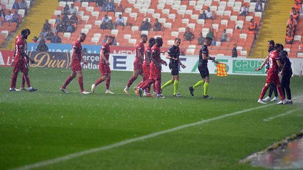 Adana Demirspor - Gaziantep FK kaldığı yerden yeniden başladı