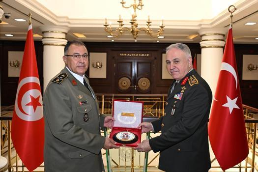 Genelkurmay Başkanı Gürak, Tunus Kara Kuvvetleri Komutanı ile görüştü