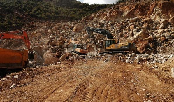 Gaziantep’te depremde kapanan iki mahalleye yeni yol açıldı