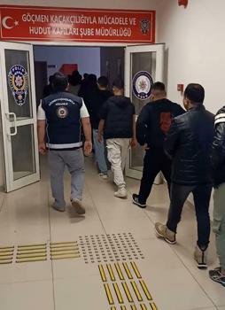 Salihli'de Yunanistan'a kaçmaya çalışan 31 kaçak göçmen yakalandı, 5 şüpheli gözaltına alındı