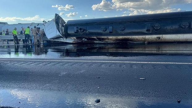 Mardin'de devrilen akaryakıt yüklü tankerin şoförü öldü
