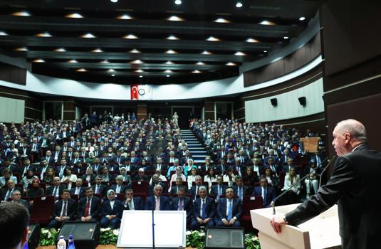 Erdoğan: AK Parti'ye güç ve heyecan katacak şahsiyetlere ihtiyacımız var