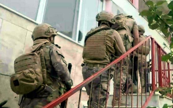 İzmir'de terör örgütünün sözde marşlarının çalındığı etkinliğe 9 gözaltı