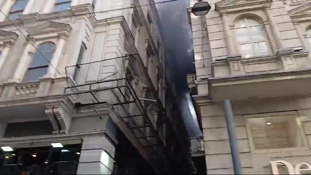 İstanbul - İstiklal Caddesi'nde iş yeri yangını-1