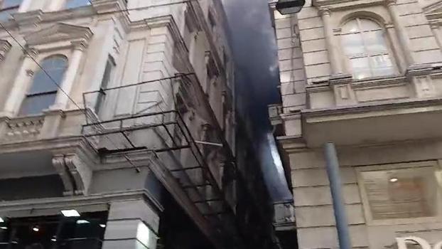 İstiklal Caddesi'nde iş yeri yangını